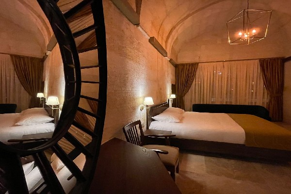 Evanthia Cave Hotel