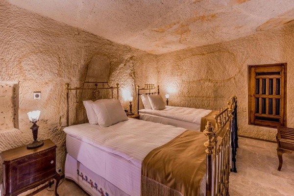 Hanedan Cave Hotel